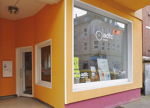 Infoladen, Schaufenster, Eingang