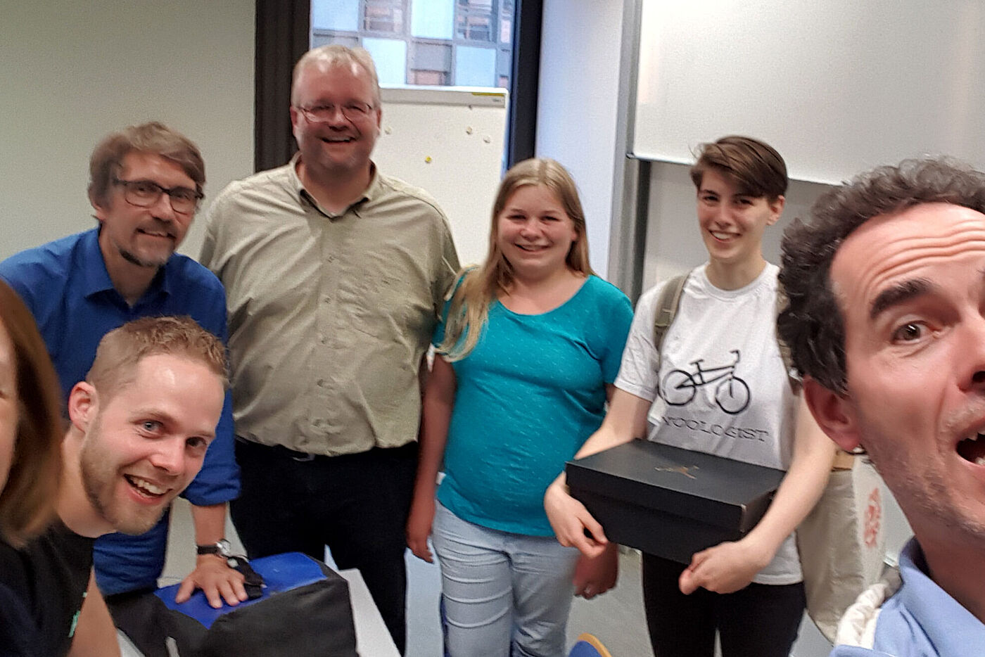 Ein Teil des Radentscheid-Teams auf einer Infoveranstaltung in der Fachhochschule im Juni 2018.