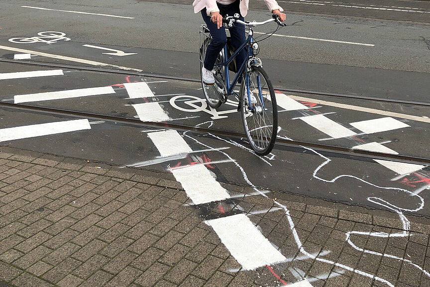 Gefährliche Gleisquerung in der Eisenbahnstraße