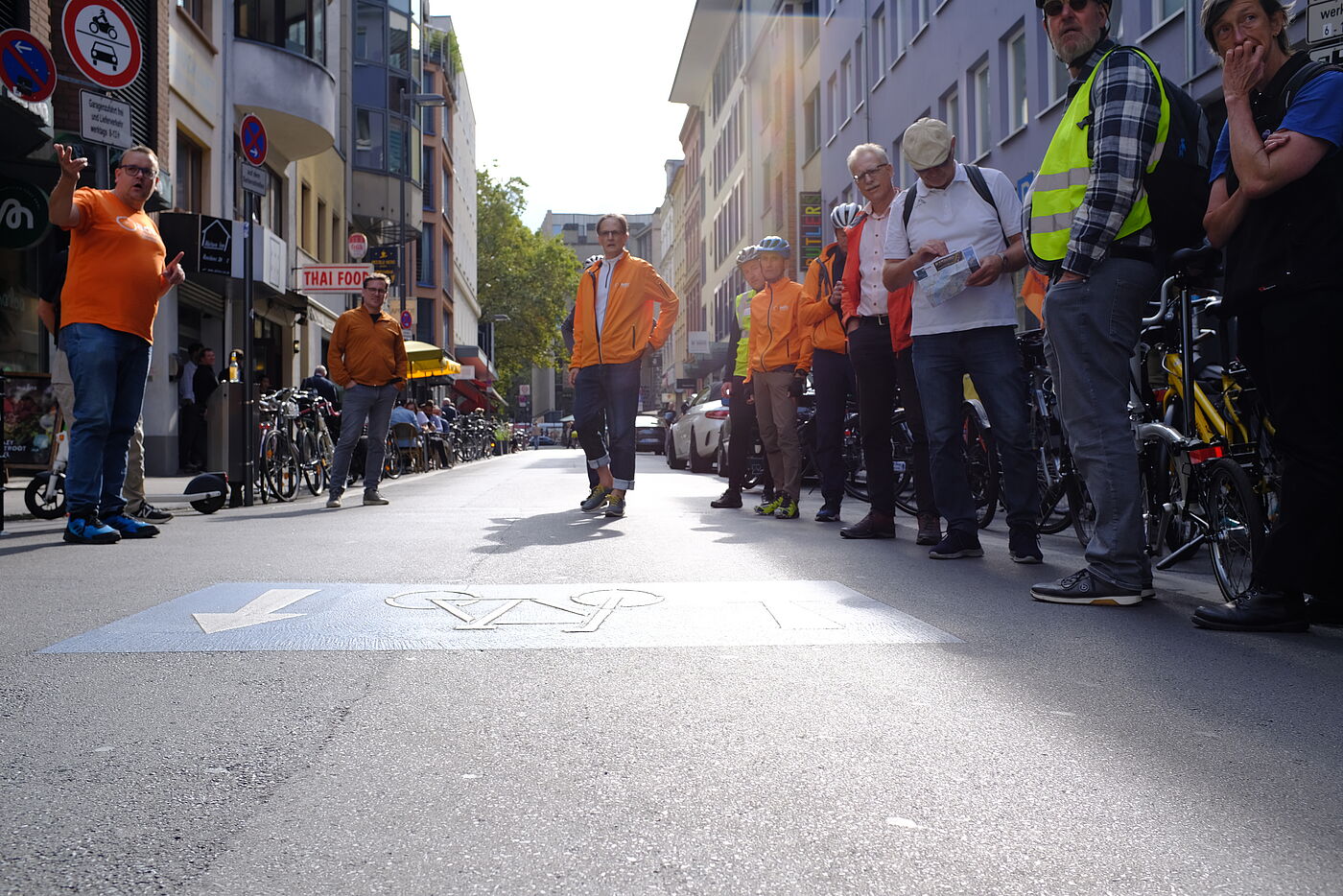 Bereits vor einigen Jahren hat die Bezirksvertretung Innenstadt den Weg für die Umsetzung eines weiteren Bausteins des Radverkehrskonzepts Innenstadt (RVKI) freigemacht und für die Umwandlung des gesamten Friesenwalls zwischen „Im Klapperhof“ und Mittelstraße (Rudolfplatz) in eine Fahrradstraße gestimmt. Es wurde auch ein Multifunktionsstreifen eingerichtet. Das Projekt hat den Deutschen Fahrradpreis gewonnen. 